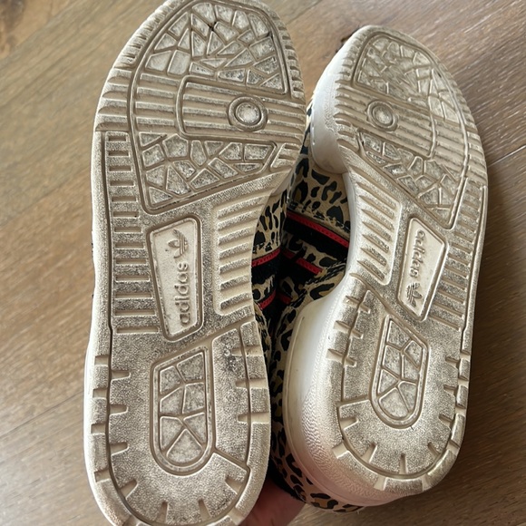 Adidas Rivalry Low Leopard Print Shoe | 6 - Picture 9 of 10